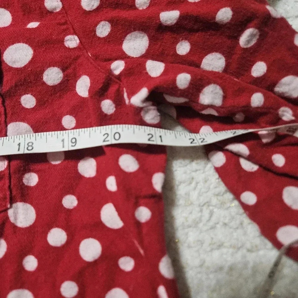 Kim Roger's red and white polka dot pajama set! - Picture 6 of 7